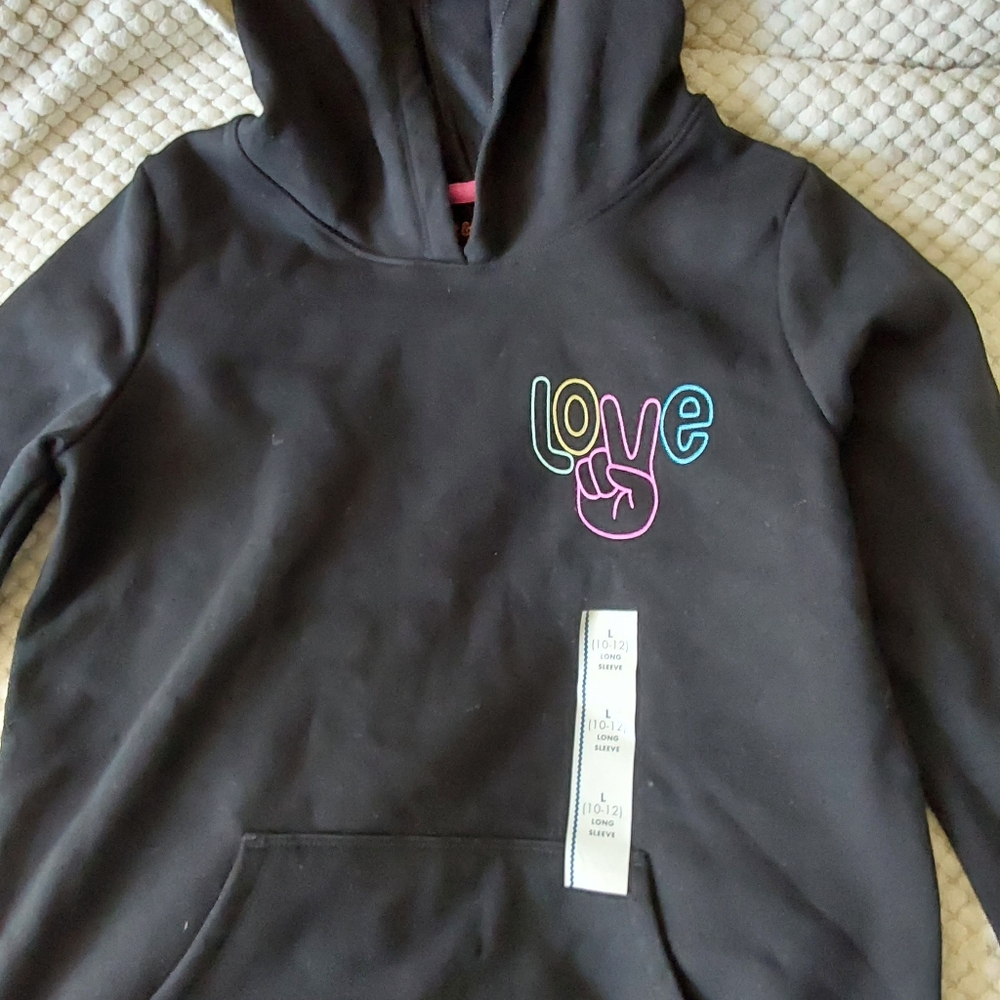 A black sweater super cute